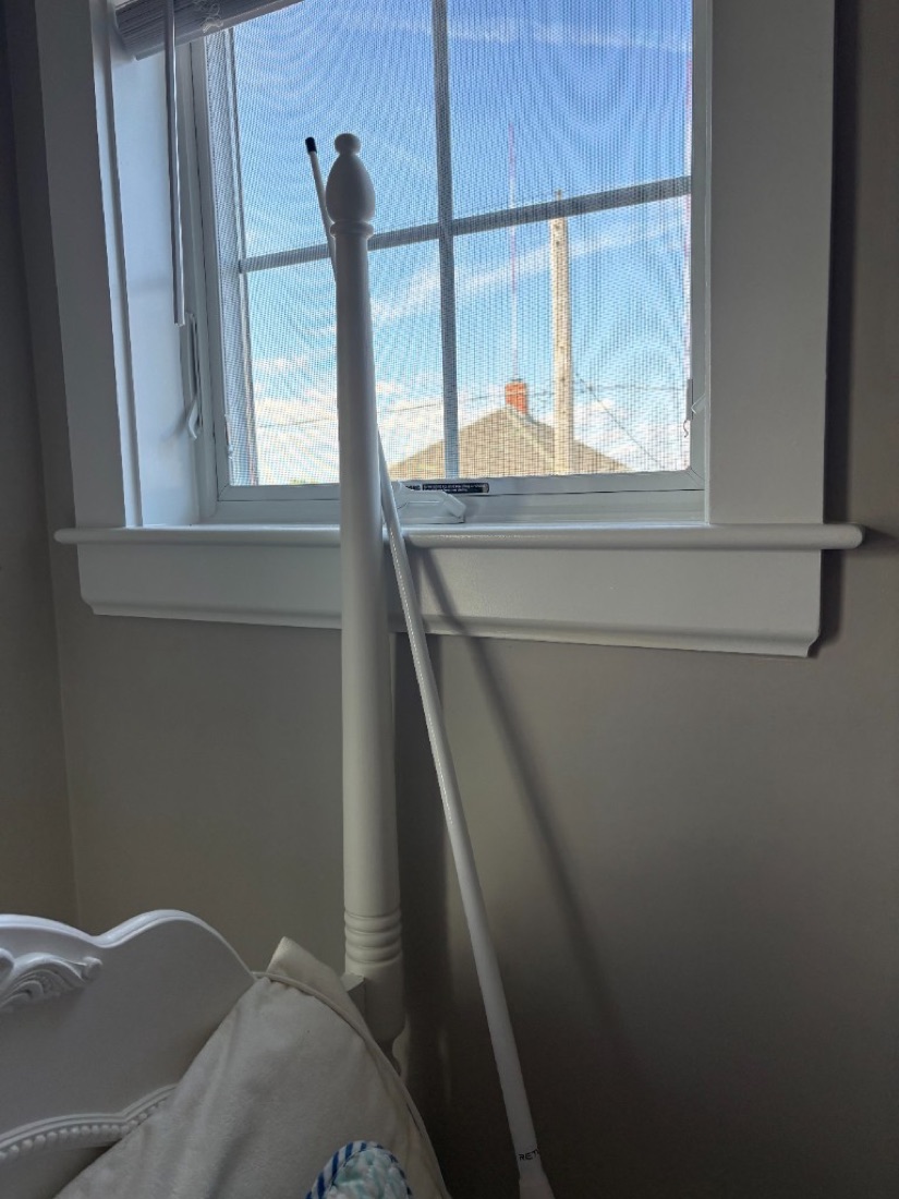 Antenna at a window facing the harbor
